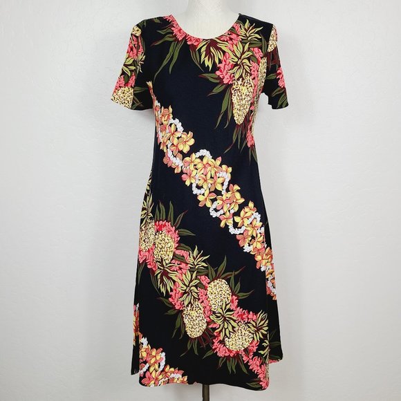Hilo Hattie Dresses & Skirts - Hilo Hattie Pineapple Panel Short Sleeve Dress